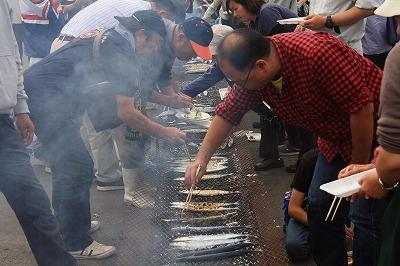 「さんま」岸壁炉端コーナーの様子