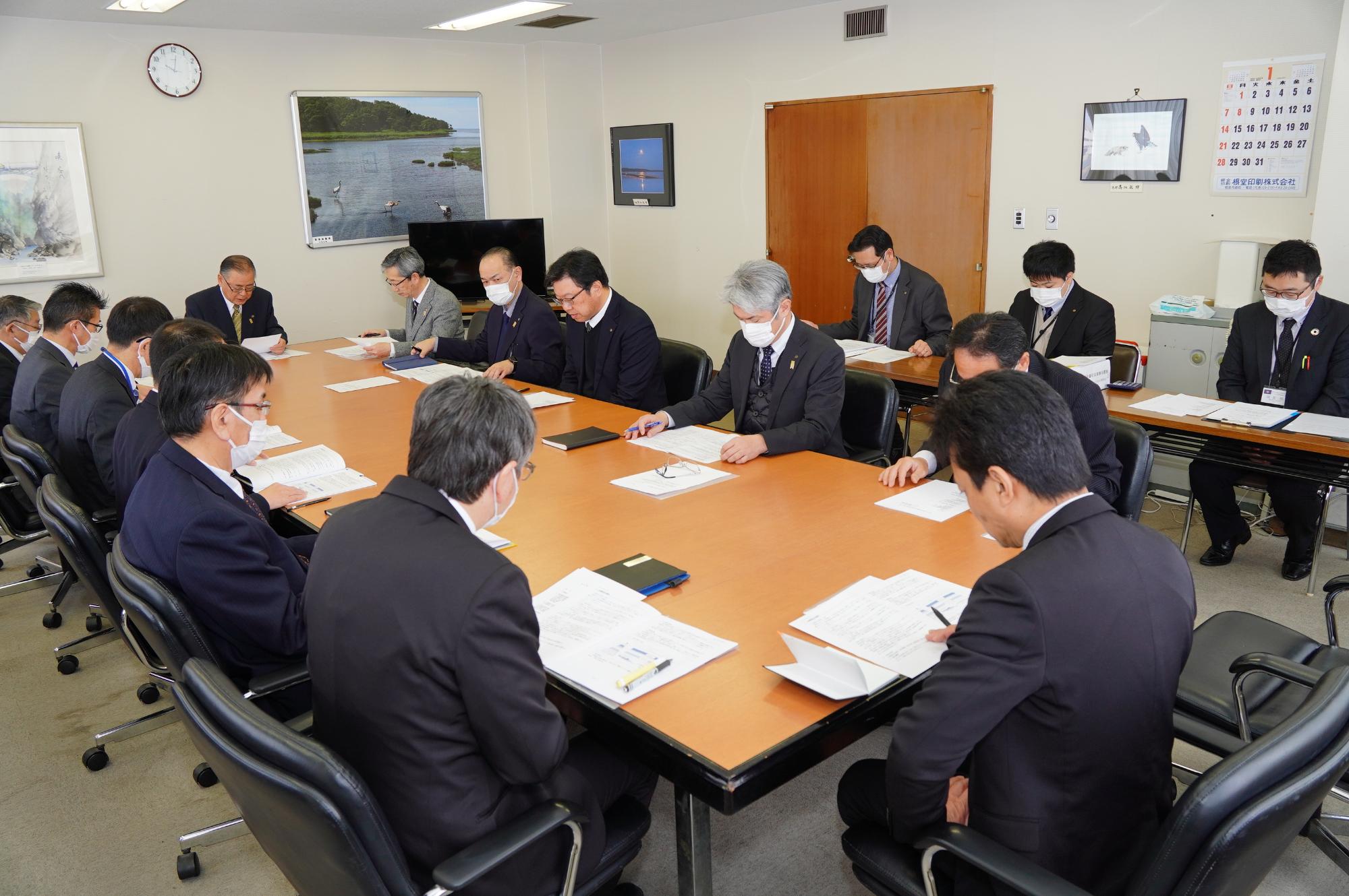 第1回新長期総合計画策定本部員会議の様子の写真