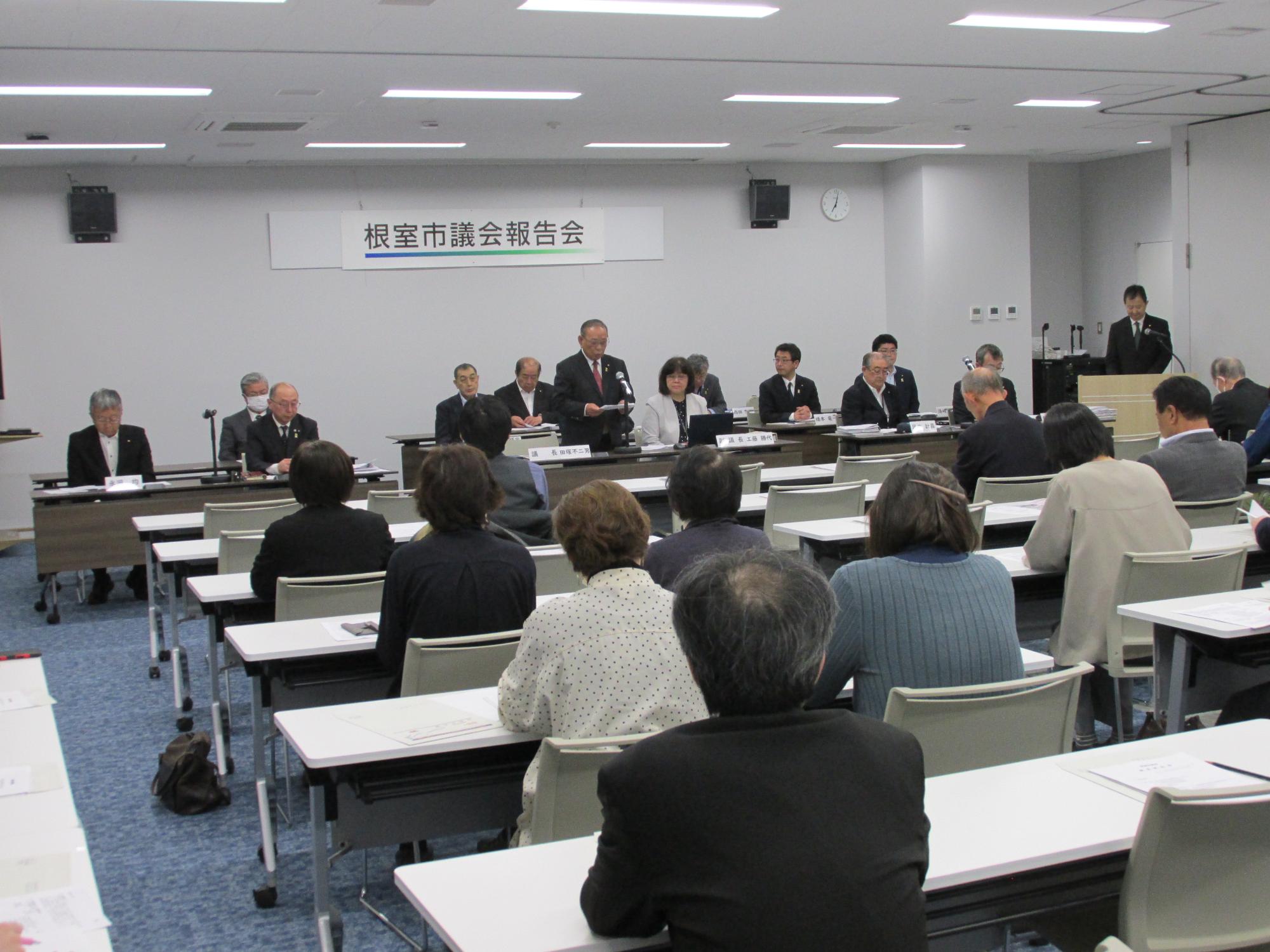 議会報告会の様子1