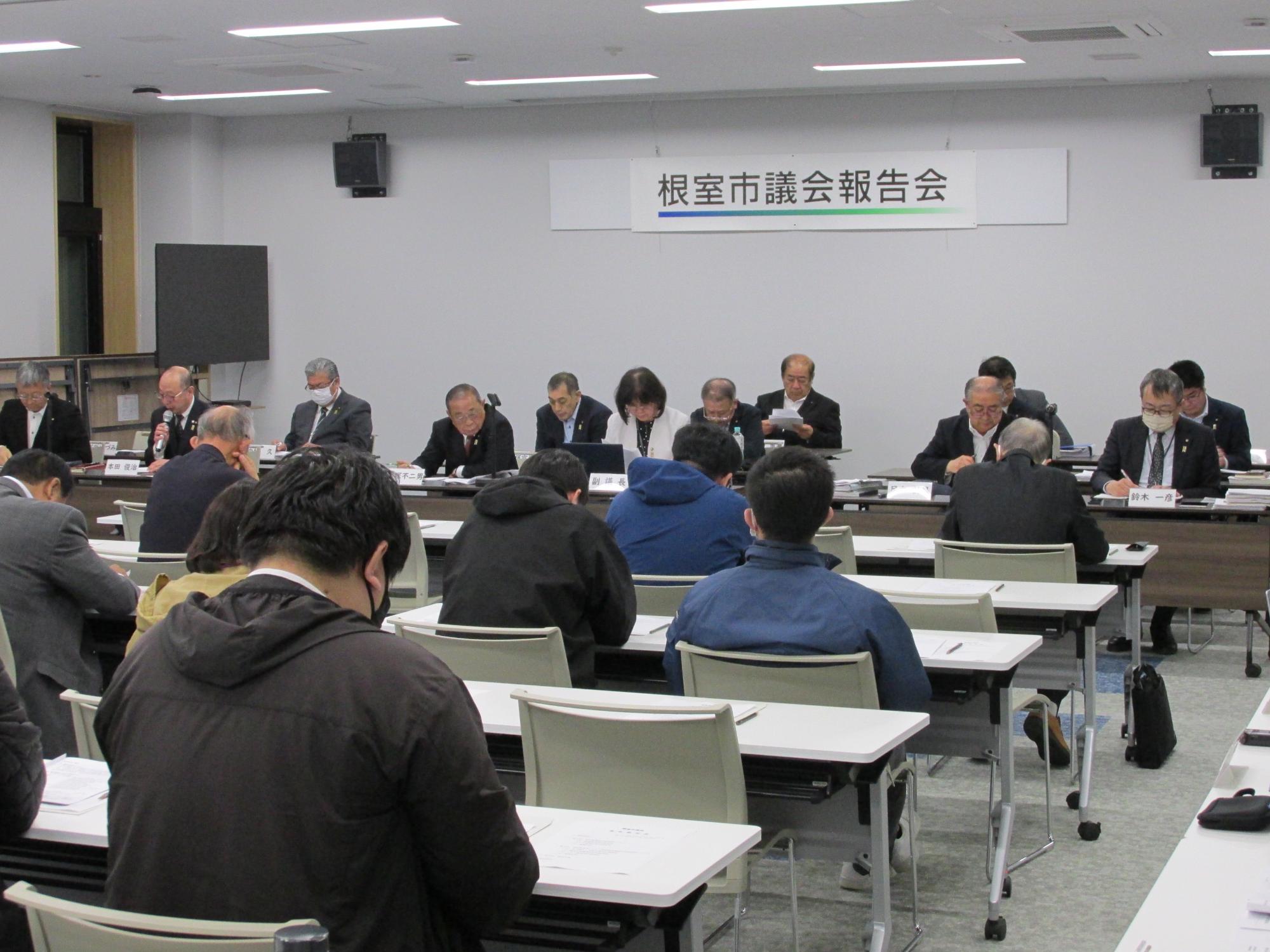 議会報告会の様子2