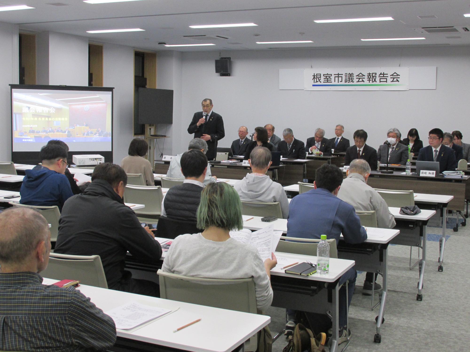 議会報告会の様子1