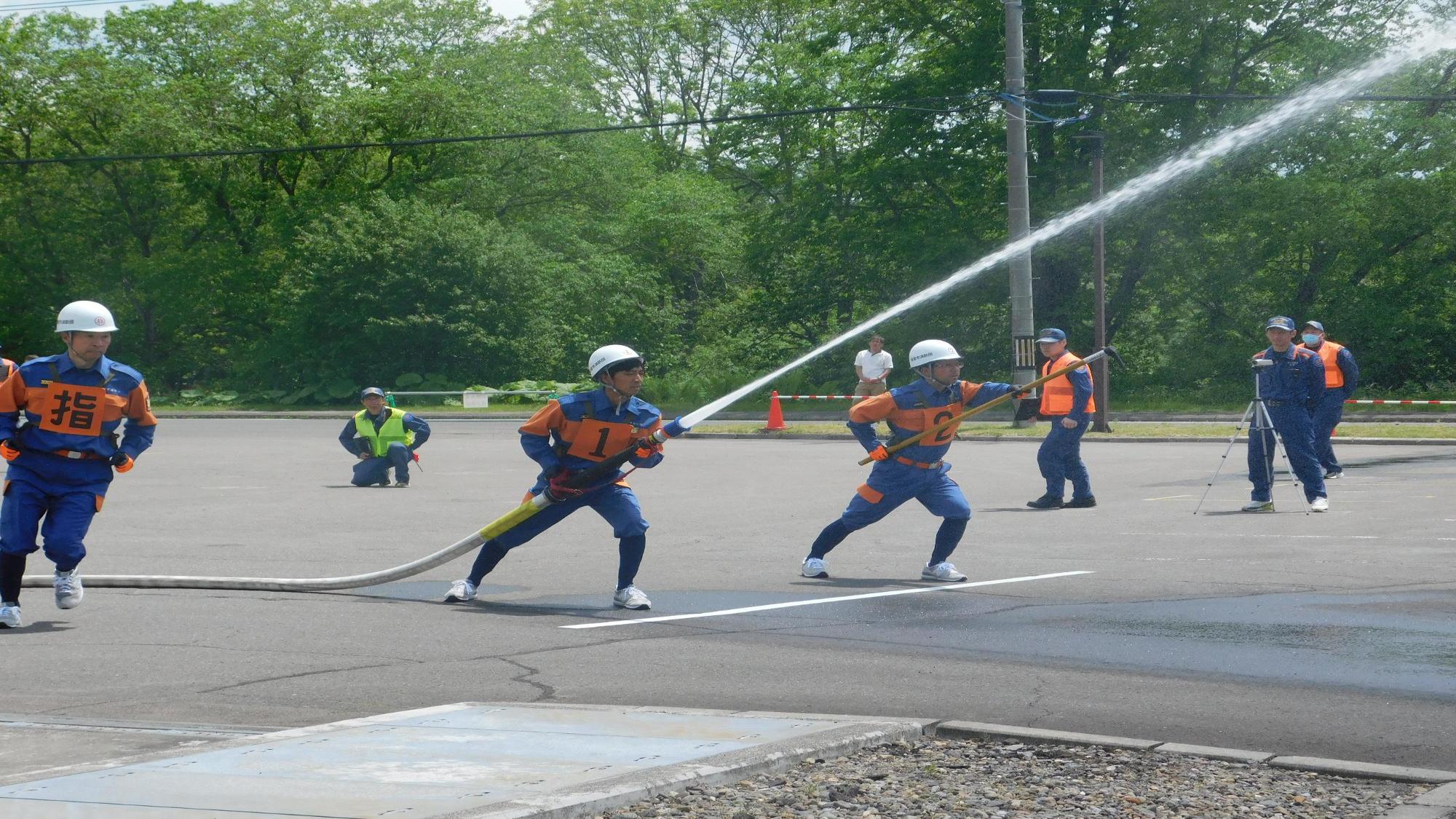 小型ポンプ操法の様子