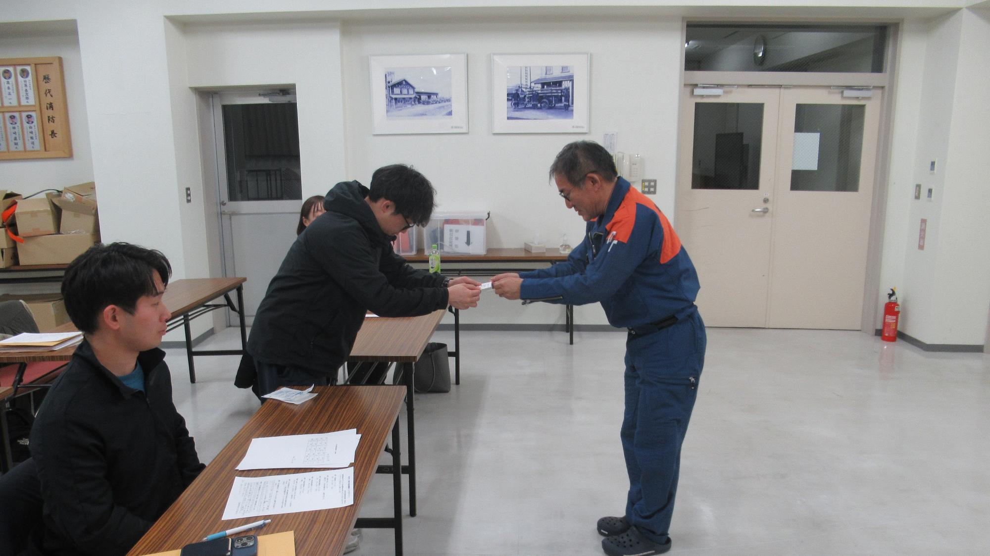 普及員認定書交付の様子